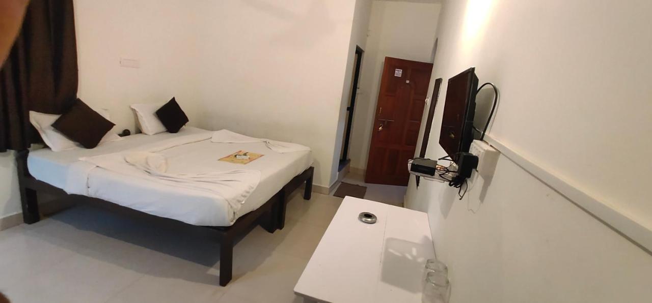 Rj14 Accommodations At Baga Beach Exterior foto