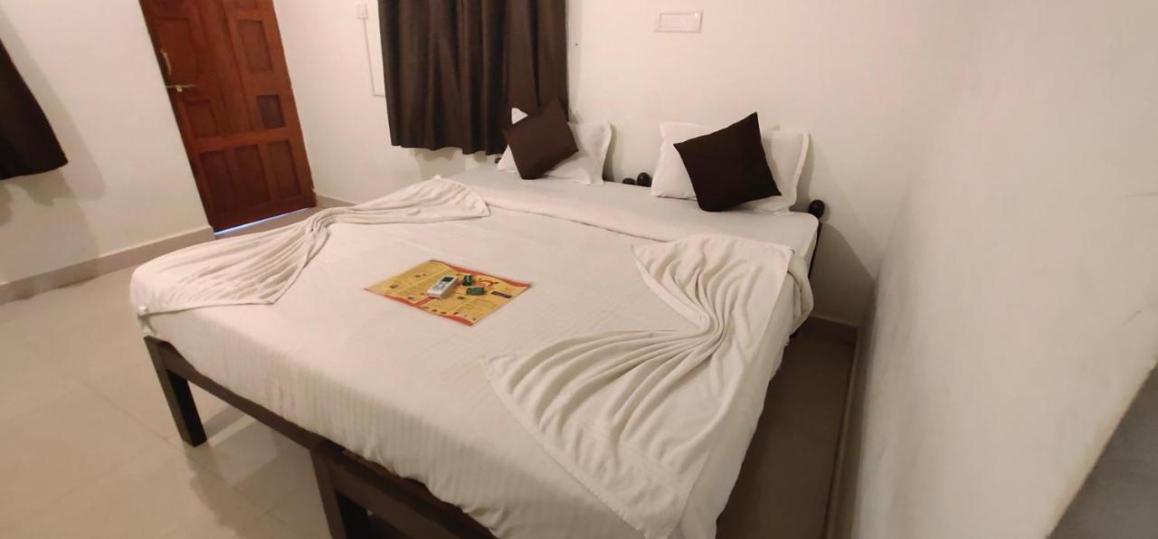 Rj14 Accommodations At Baga Beach Exterior foto