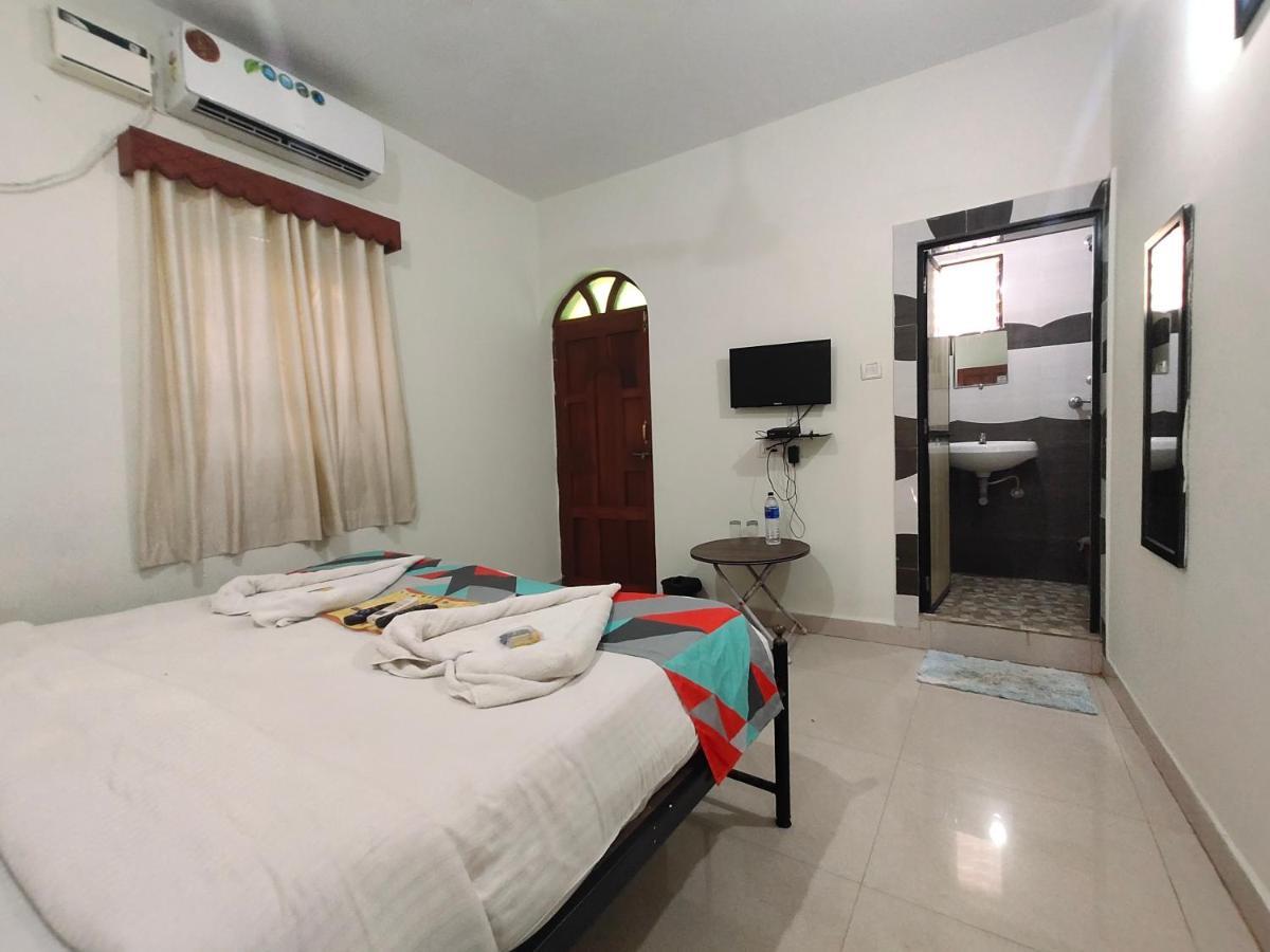 Rj14 Accommodations At Baga Beach Exterior foto