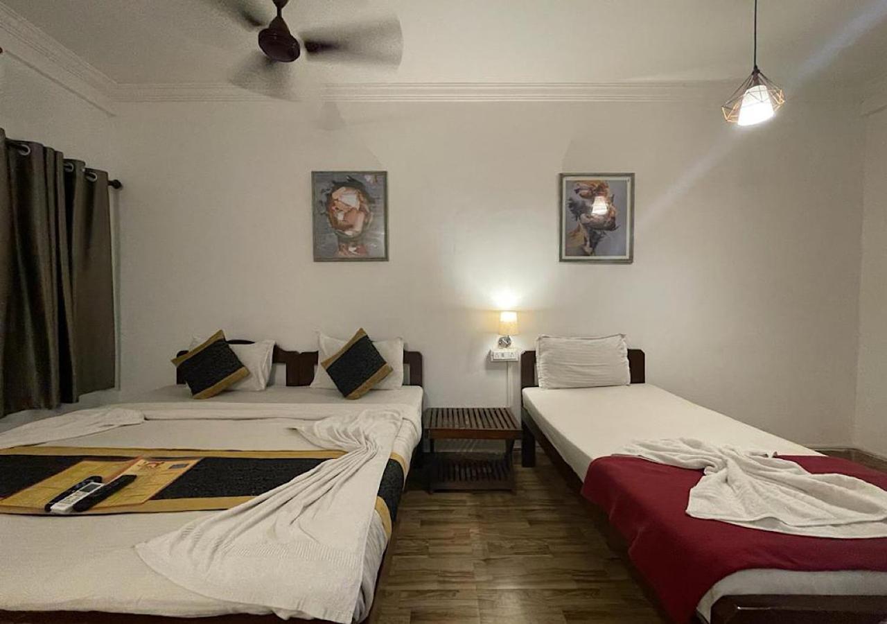 Rj14 Accommodations At Baga Beach Exterior foto