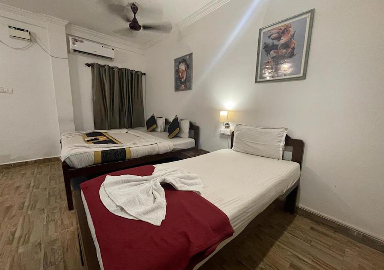 Rj14 Accommodations At Baga Beach Exterior foto
